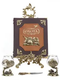 Набор для коньяка "Кабан-Медведь" с ножом и книгой "Охота" Набор для коньяка "Кабан-Медведь" с ножом и книгой "Охота"