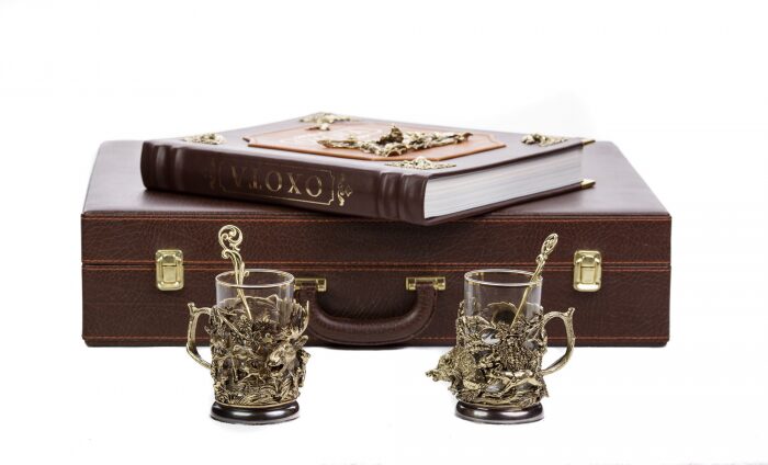A set of cup holders "Boar-Elk" and a book "Hunting"