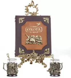 A set of cup holders "Wild Boar-Ducks" and a book "Hunting"