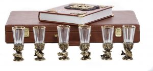 Набор для водки "Лафитник" с подарочной книгой "Жизнь и ловля пресноводных рыб"