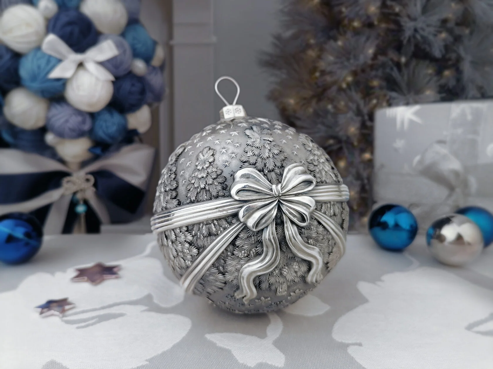 Набор из 8 серебряных ёлочных шаров "Праздничный"