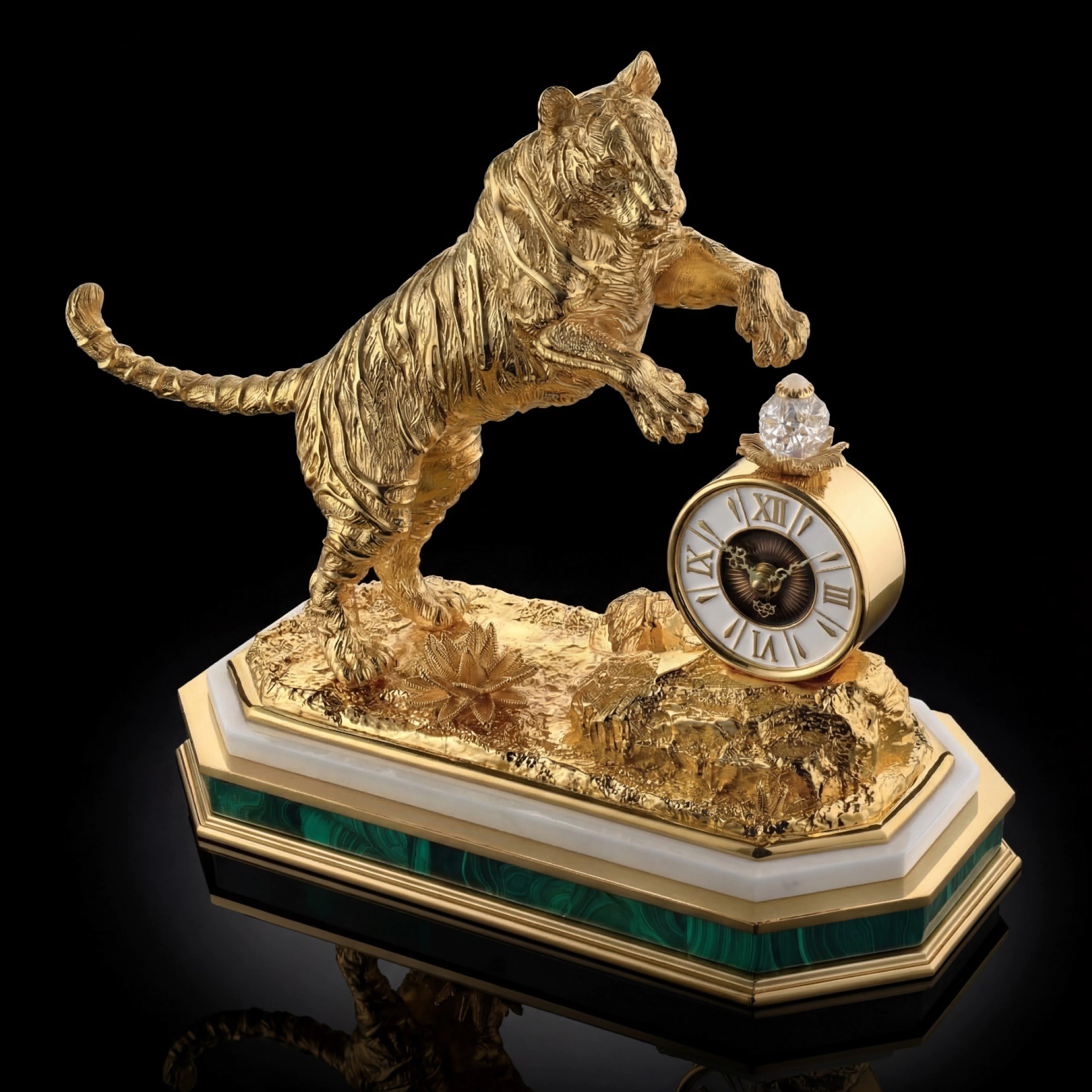 Часы на подставке из малахита "Tiger Clock"
