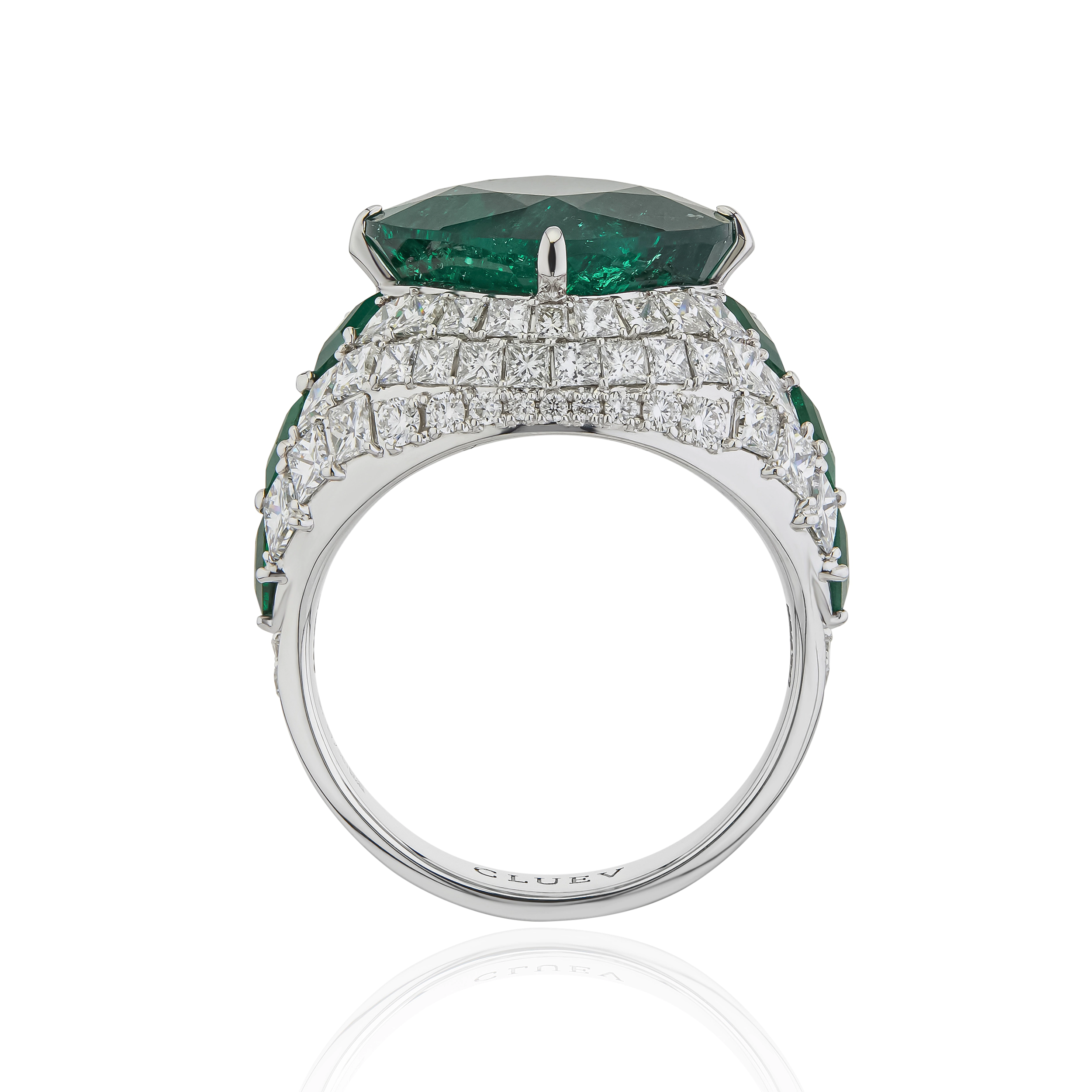 Кольцо из белого золота с изумрудом и бриллиантами