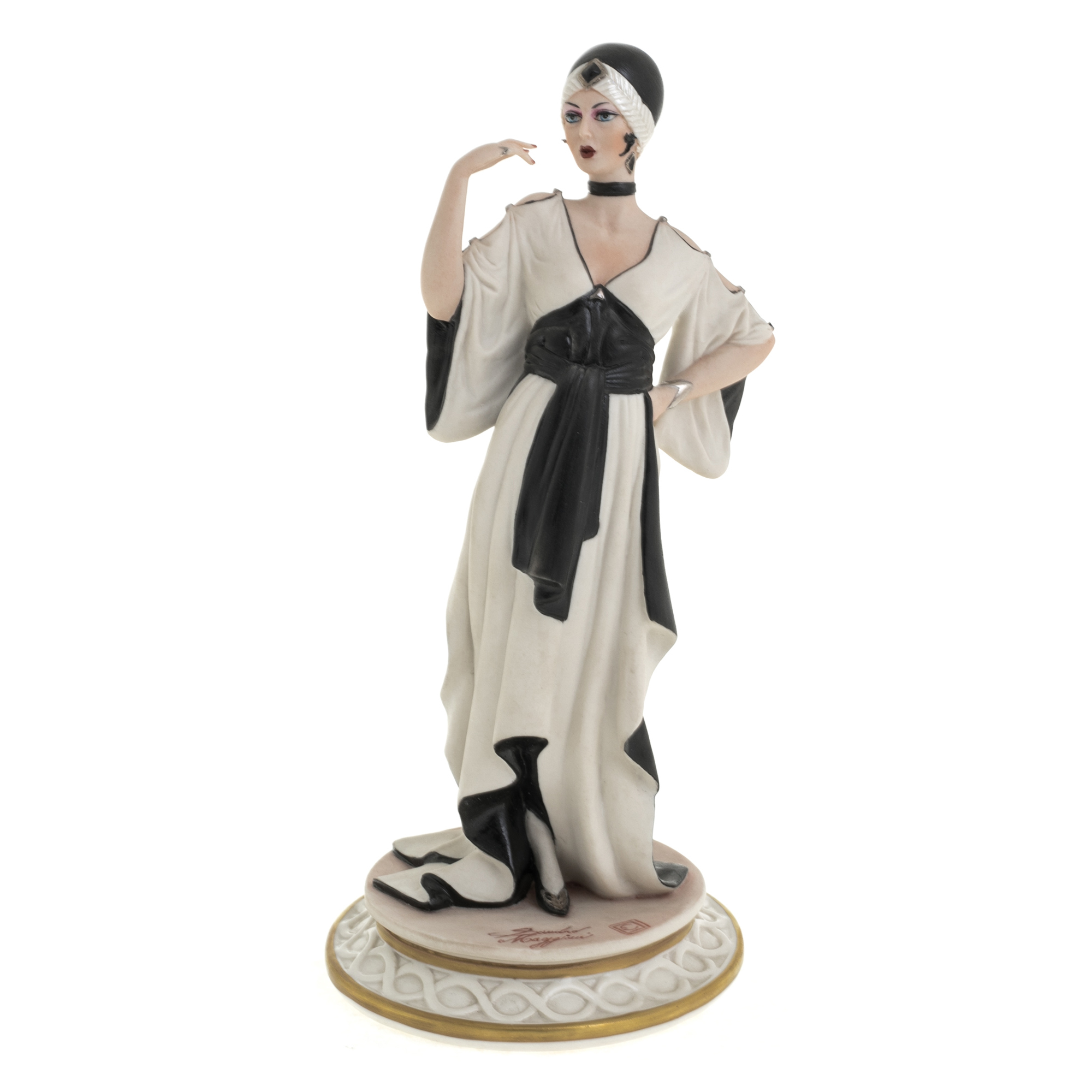 Statuette "Lady" in black and white