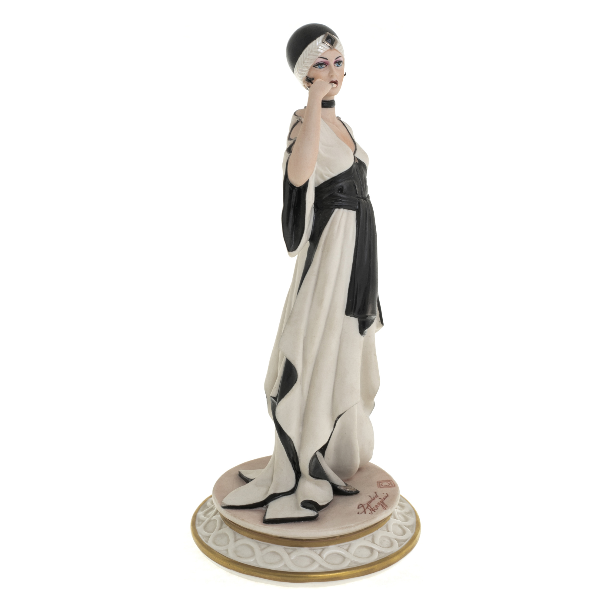 Statuette "Lady" in black and white