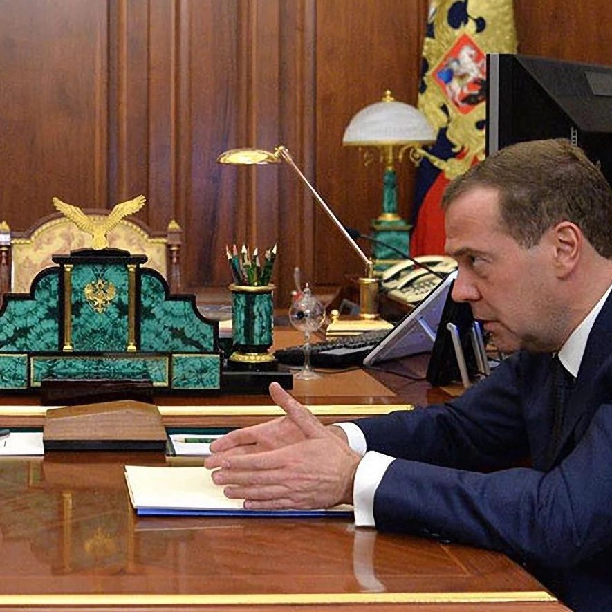 Настольная лампа из малахита "Президентская"