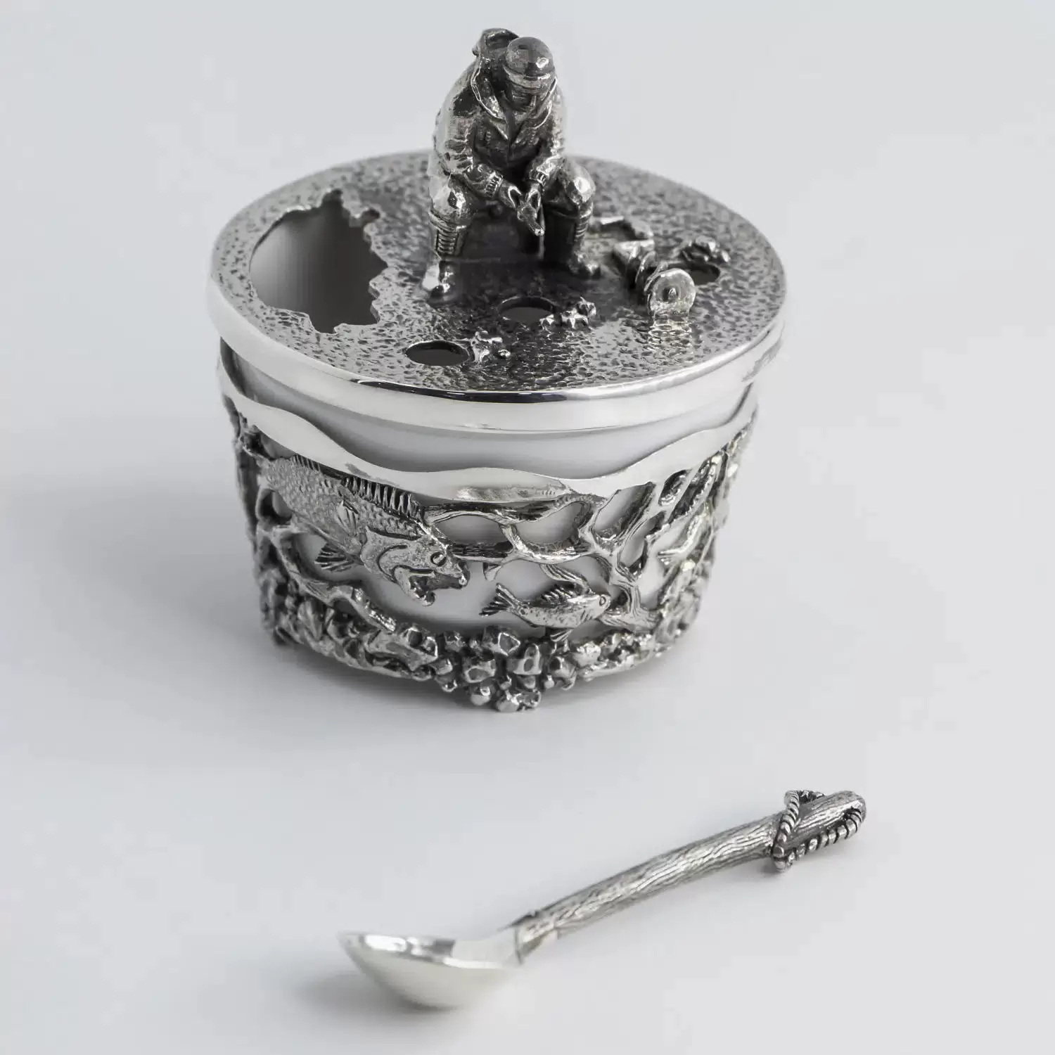 Серебряная солонка "Рыбак" с чернением