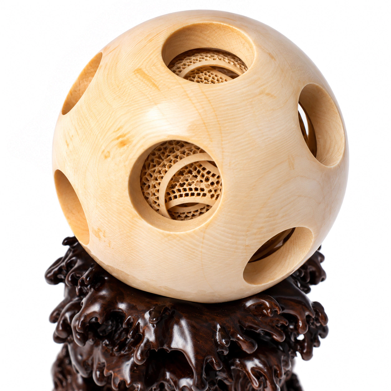 Композиция из бивня мамонта с кантонским шаром "Два дракона"
