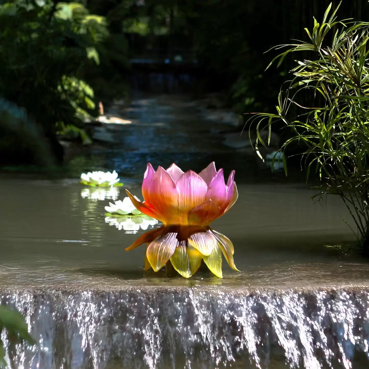 Хрустальная ваза "Medium Jardin de Lotus" сиреневая