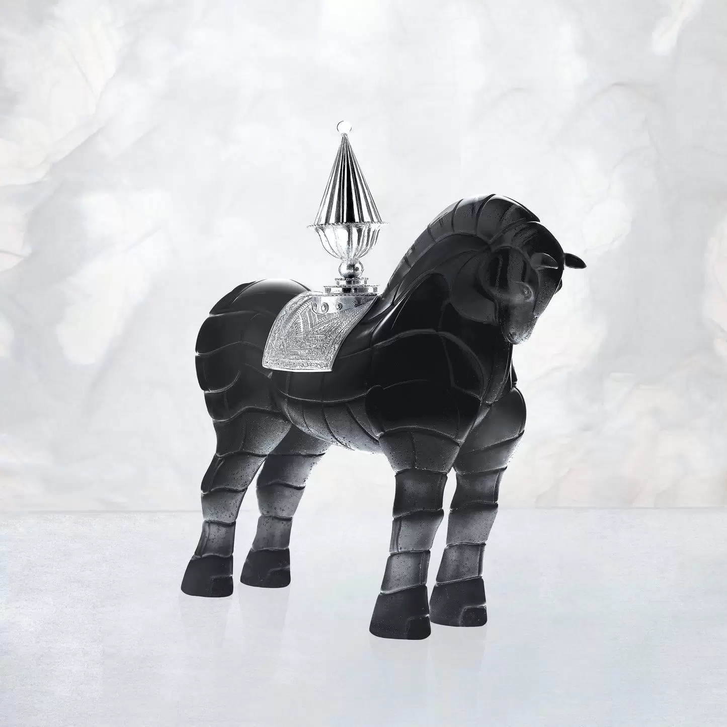Хрустальная скульптура "Black and Chrome Horse" черная